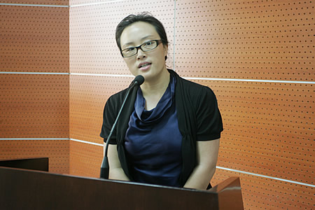 校友代表王亚男讲话 校友代表王亚男讲话